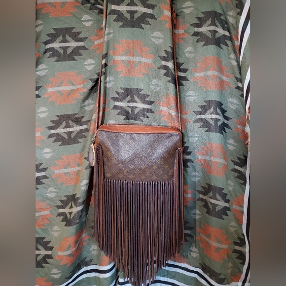 Louis Vuitton Vintage Boho Crossbody Bag - Picture 2 of 10
